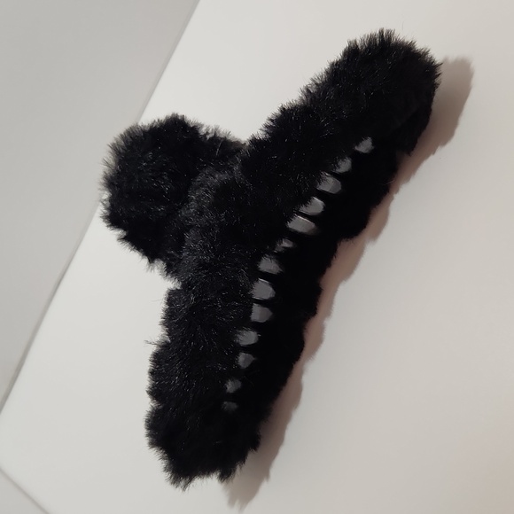 NEW Faux Fur Black Hair Clip - Picture 2 of 5